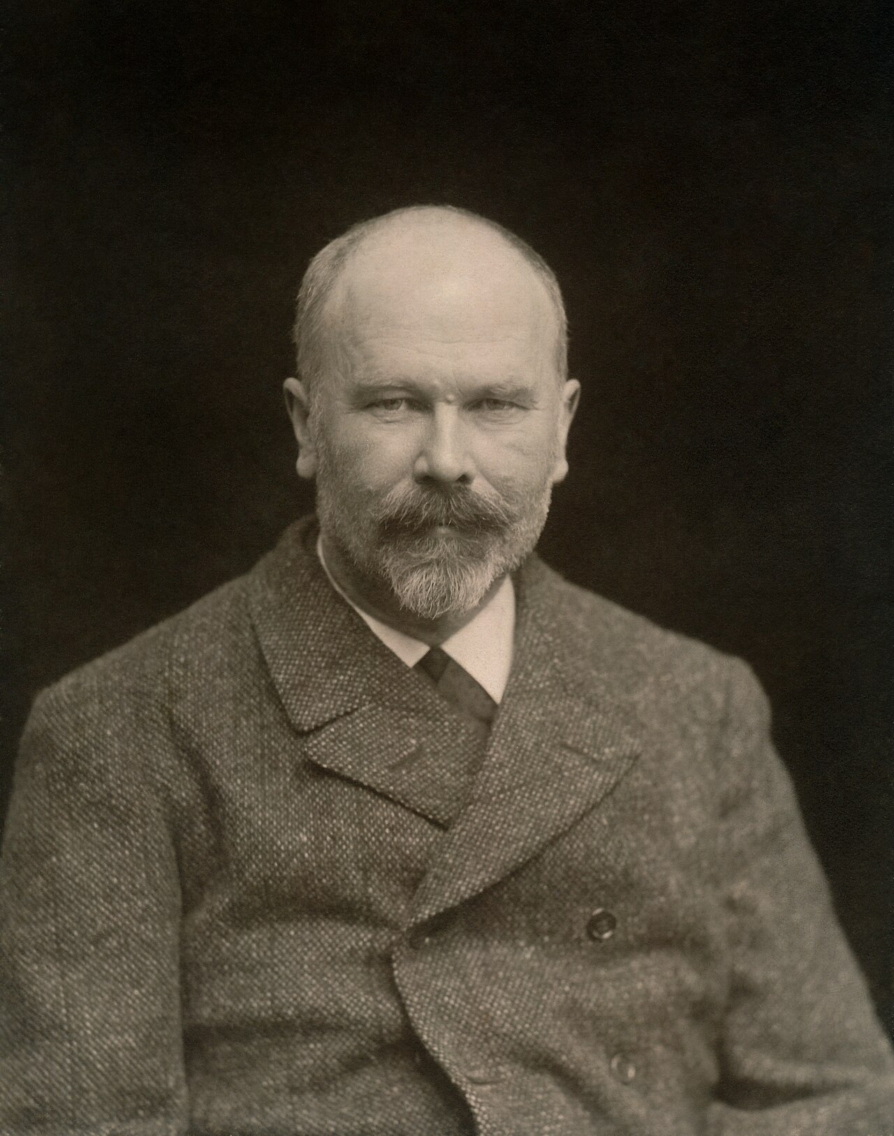 Restored black-and-white portrait photograph of the painter Michael Ancher.