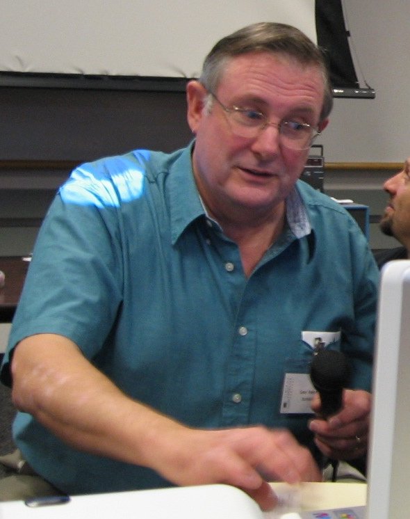 Second portrait of Lee Felsenstein.