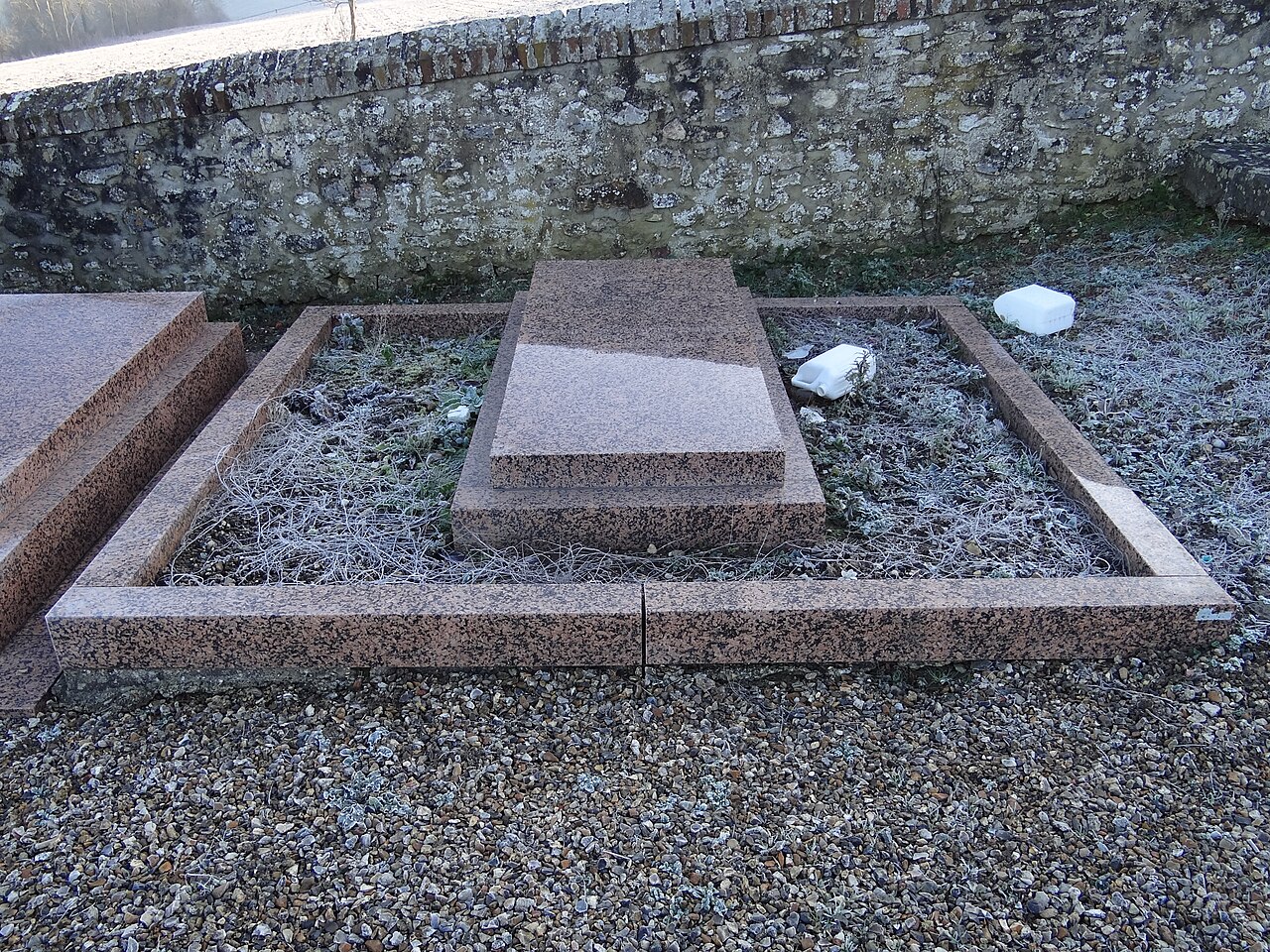 The grave of Pierre Schaeffer at the cemetery of Delincourt, Oise