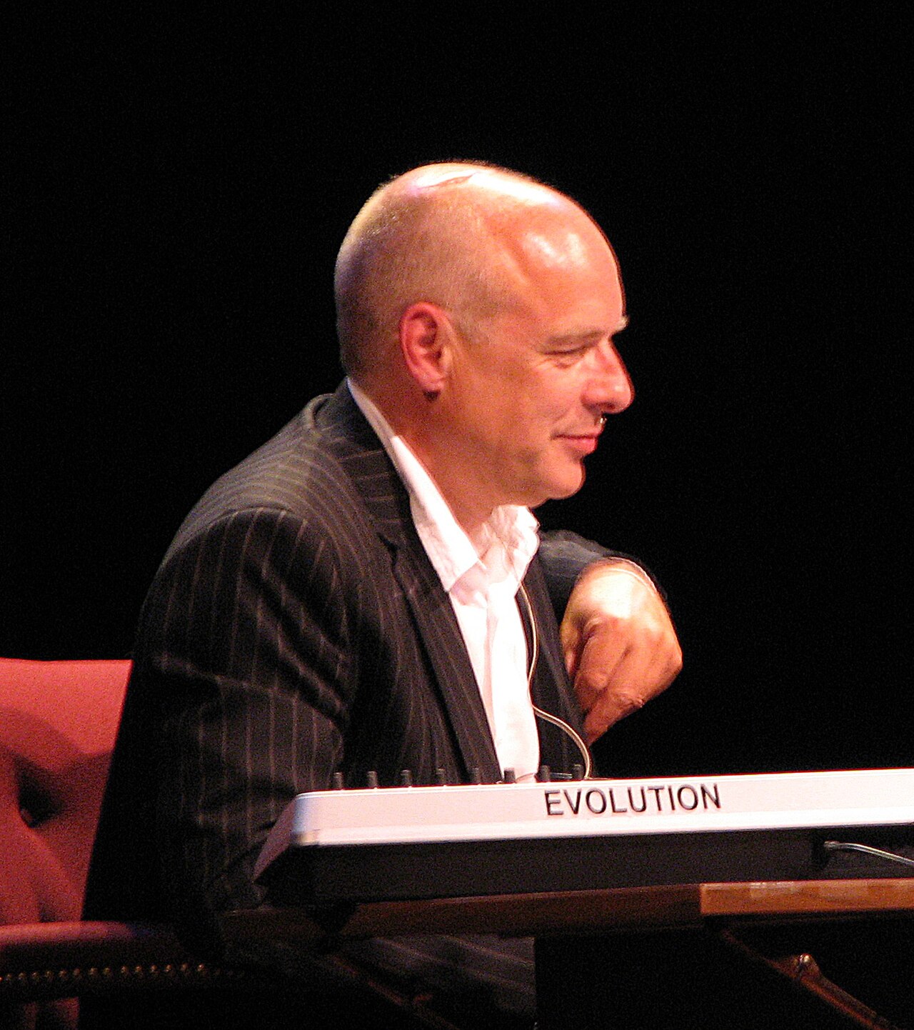 Brian Eno in profile at a 2006 Long Now Foundation discussion.