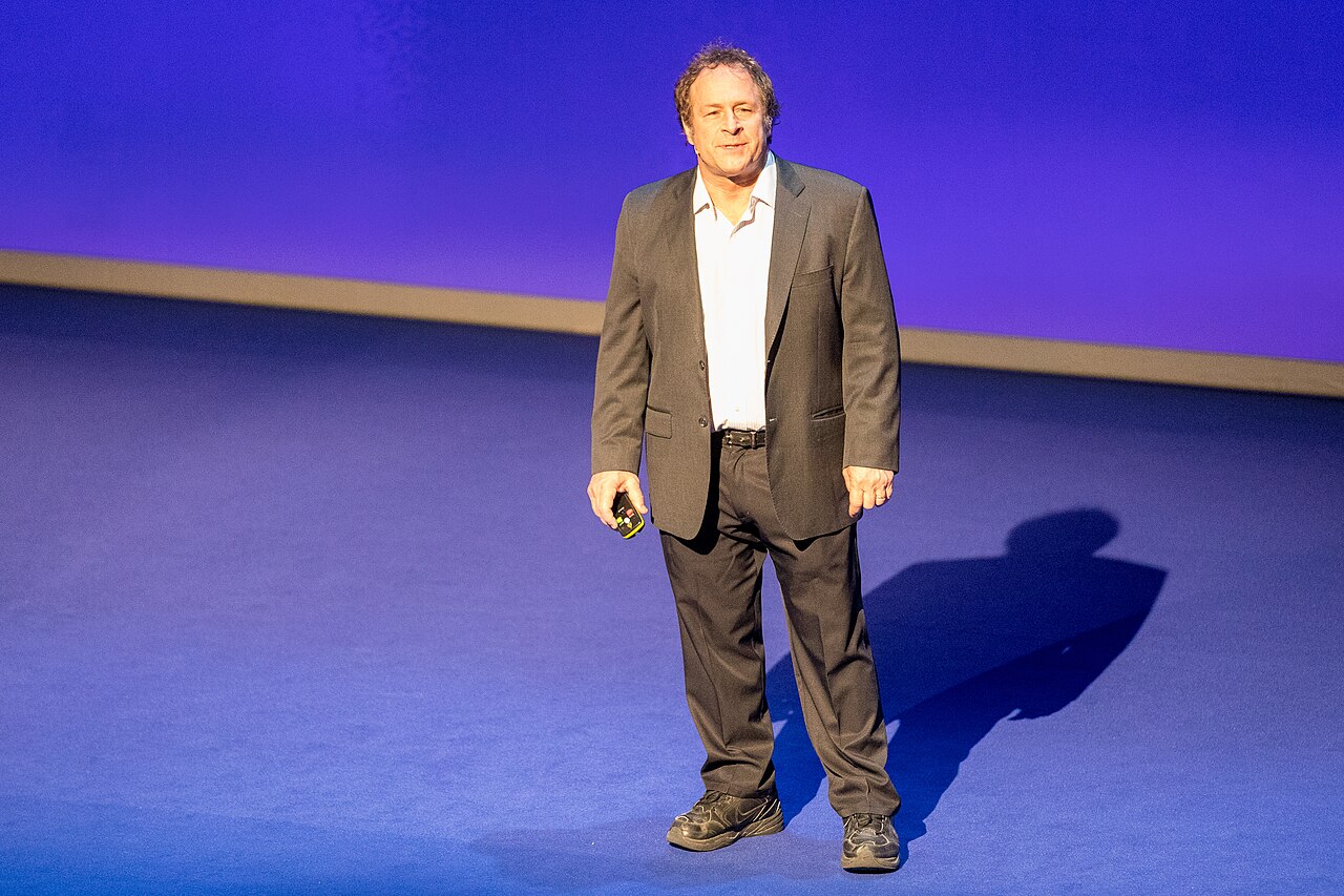 Rick Doblin speaking on stage at the 2018 Oslo Freedom Forum.