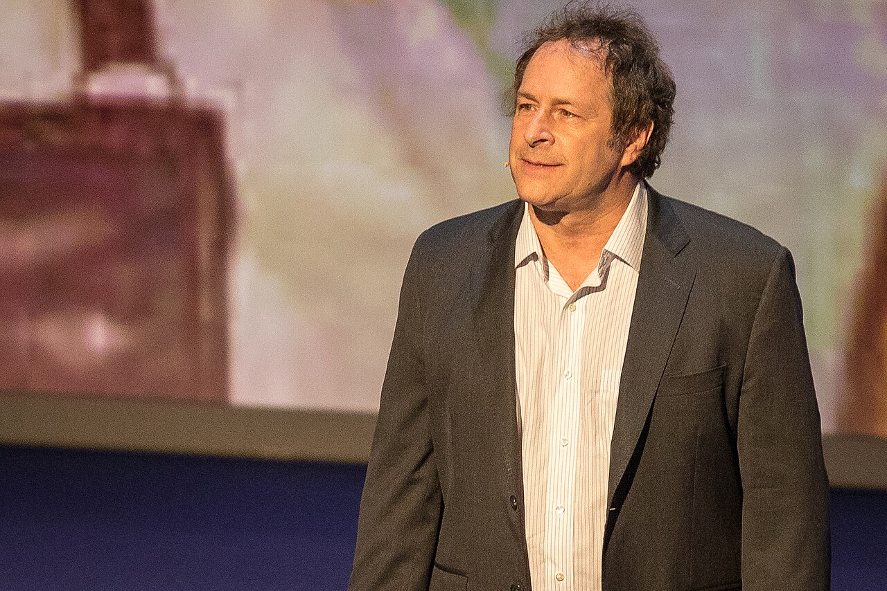 Rick Doblin addressing the audience at the 2018 Oslo Freedom Forum.