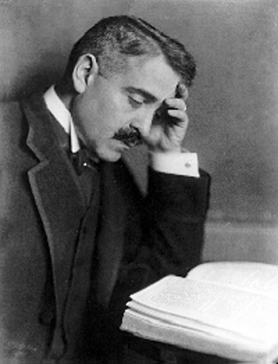 Black-and-white photographic portrait of the art historian Aby Warburg.
