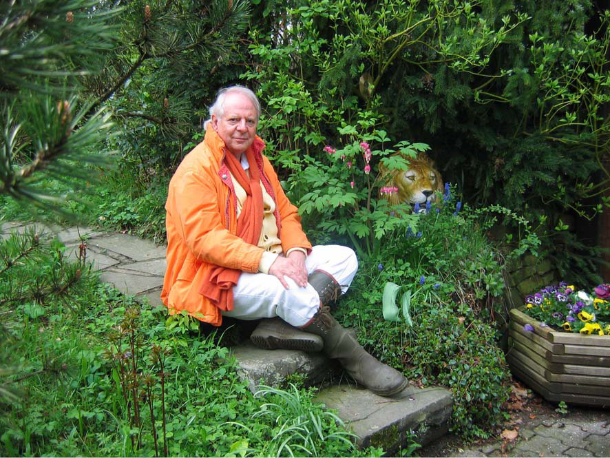 Karlheinz Stockhausen in his garden in Kürten, 20 April 2005.